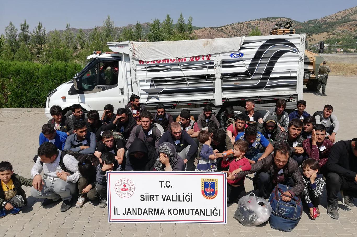 Siirt'te 40 düzensiz göçmen yakalandı